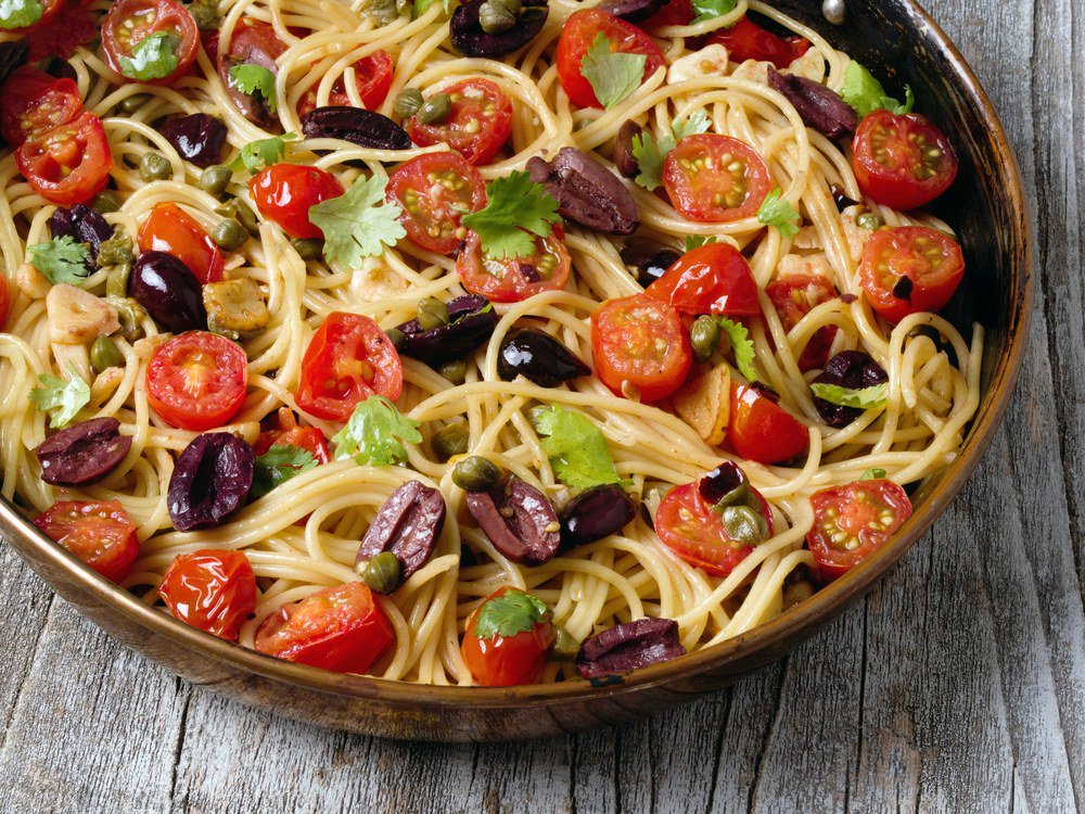 An easy spaghetti for all the family that requires little or no shopping. Spaghetti puttanesca originated in Naples with all the heritage of southern Italian cooking: chilli, tomato and olive oil.
boredofbeans.co.uk/spaghetti-putt…