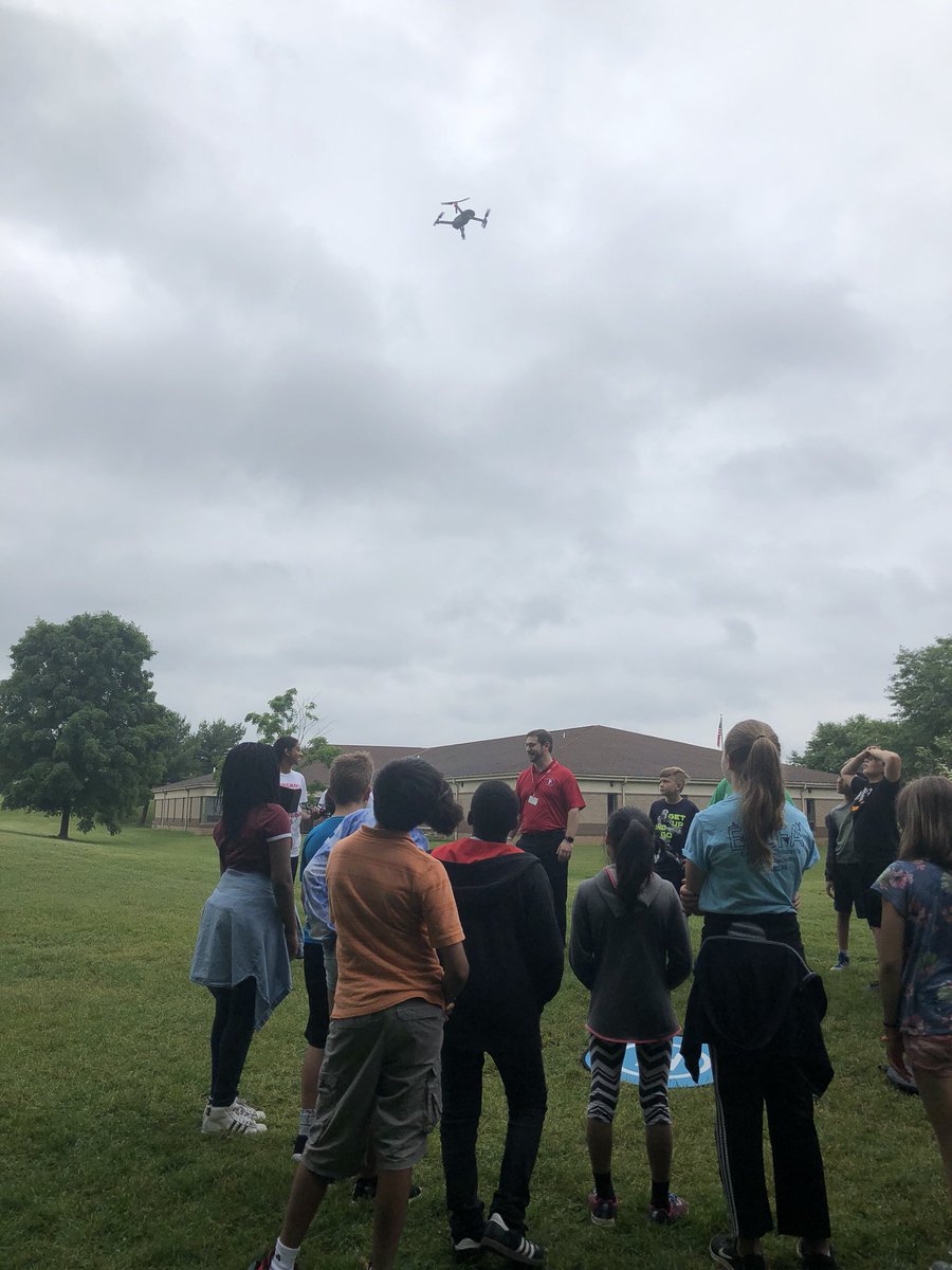 PlattnerTerri's tweet image. Thank you Aditi, Sandhya, and Mr. Renna for an amazing SMS Inventors’ Alley Drone Zone! #dronezone #trojanairfirceacademy @RennaTech @SpringhouseMS