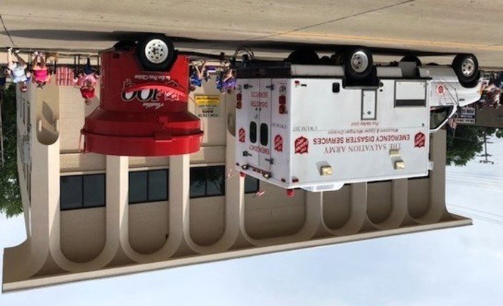 FoxCitiesSA's tweet image. Now who doesn't love a parade. Proud to see the #SalvationArmyWi #EDS canteen and the GIANT #AZCO corp built #RedKettle in the 2018 #AppletonFlagDay parade rolling down #Wisconsin avenue. Wonderful and #GodBlessAmerica