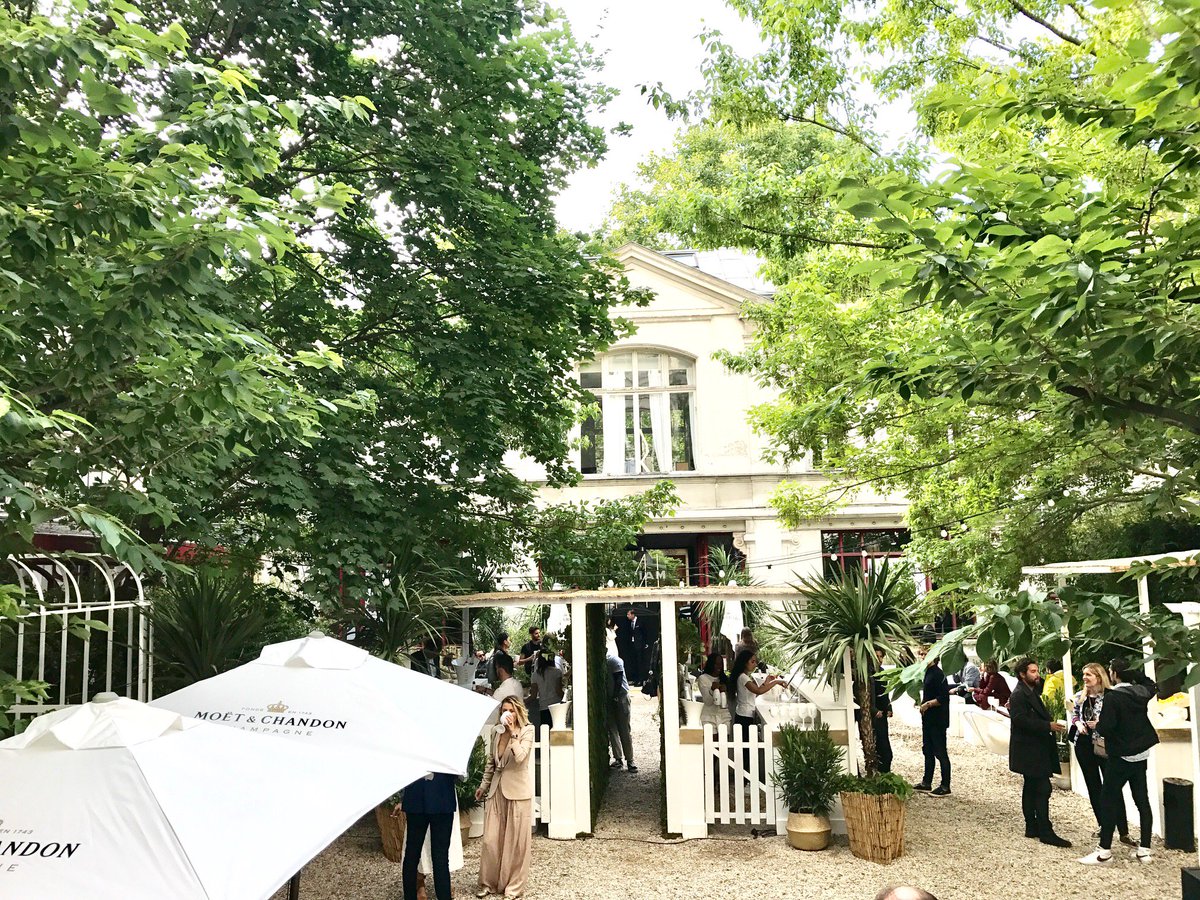 Découvrez la #maisonmoët, un lieu éphémère à Paris jusqu'au 17 juin ! #Moëtexperiences camilleetlesgarcons.com/2018/06/maison…