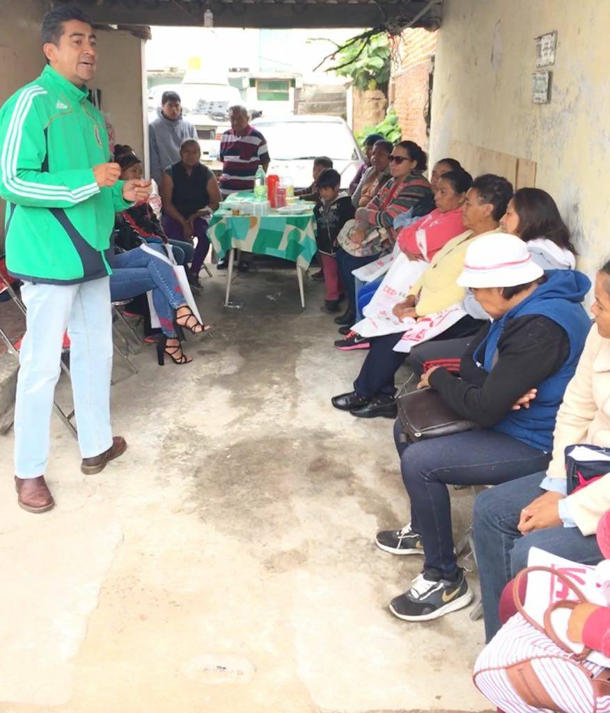 LaloZacatelco's tweet photo. Seguridad, uno de los temas a tratar en nuestra reunión en Santa Bárbara Almoloya para mejorar el ambiente en esta junta auxiliar. #RescatemosCholula #VoyConLalo https://t.co/fcNNBztIWj