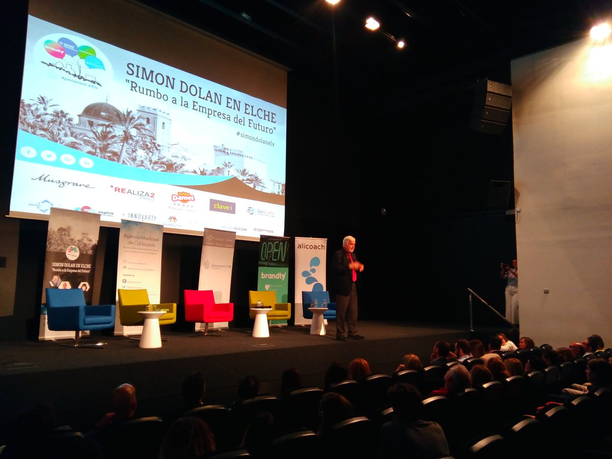 Comienza la ponencia de <a href="/simon_dolan/">Simon L. Dolan GFWF</a> disfrutando de un momento único!! #simondolanelx