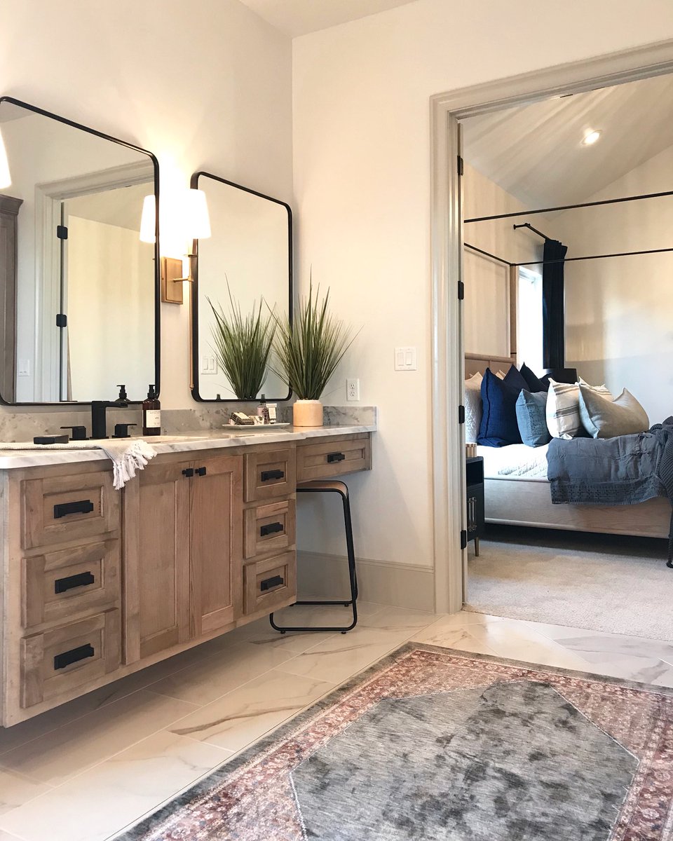 This master bathroom is going down as one of my favorites 🙌🏻. Im just giddy with about the stain color 😍. Super proud of our #paradehome this year!!
#interiordesign #texasdesigner #lubbock #ambularinteriorsaintgotnothingonme