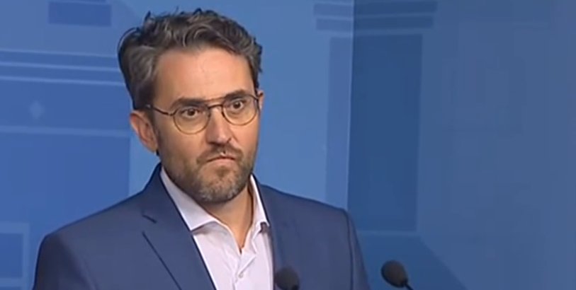 elconfidencial's tweet photo. ÚLTIMA HORA: Màxim Huerta dimite por su escándalo fiscal: "Me voy sabiendo que soy inocente"
https://t.co/eVZcDMKyHc https://t.co/FgiV8ue74h