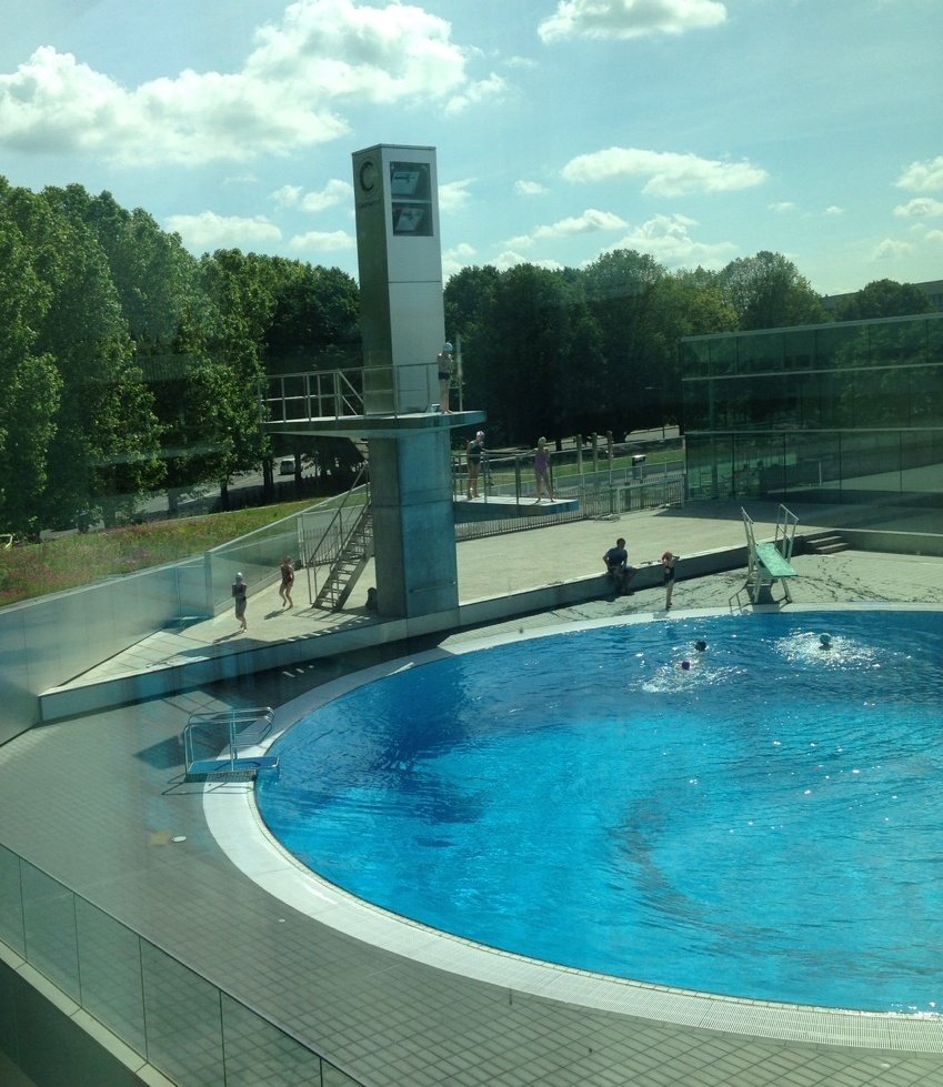 LaureLangeard's tweet photo. Hauteur 5 mètres ! Premier saut du plongeoir du stade nautique Eugène Maes. Félicitation Marceau- 9 ans équipe des castors.
#caenlamer, #ENcaen https://t.co/V02CiFi1Mt