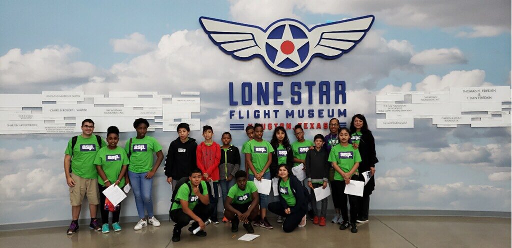 AliefMS_ASP's tweet image. Enjoying the Lone Star Flight Museum. @alief_middle @AliefISD_ASP #futurepilots