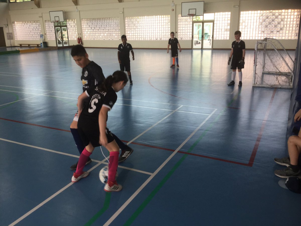SPARTA_bh's tweet photo. Fun football session today, playing some classic 'street' games! Great way to learn key skills in a competitive environment...#cuppy #wembley #headsandvolleys #SPARTA 😄⚽️@stchrisbahrain https://t.co/3ehS0bLUFO