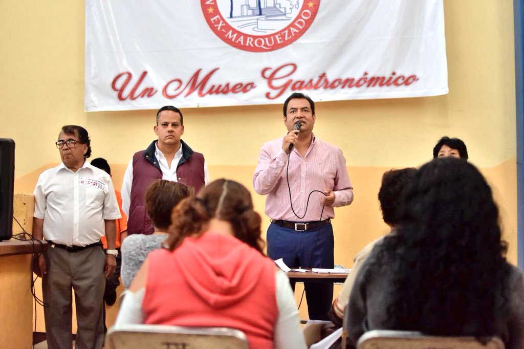 oswaldogarciaj's tweet photo. Acudimos al Mercado IV Centenario a dar a conocer a locatarios y clientes nuestras propuestas para gobernar Oaxaca de Juárez. Con #Morena vamos por un cambio verdadero para nuestra capital. #JuntosHaremosHistoria https://t.co/L4V6ZE5MXj