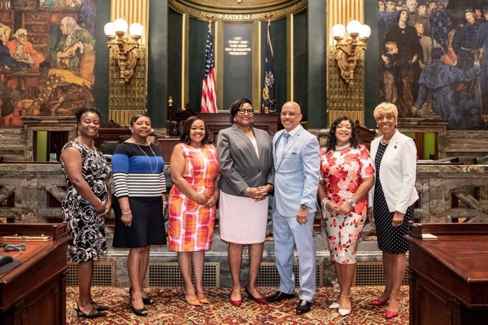 SenatorHughes's tweet photo. Glad to stand with @RepHillEvans and the #Grandview5 as they press forward on their pursuit of justice for themselves and the broader community. #Golfingwhileblack #Notoleranceforracism @thesherylralph @barbs73 @RPCoalition @ministter https://t.co/HIY3LWJ0na