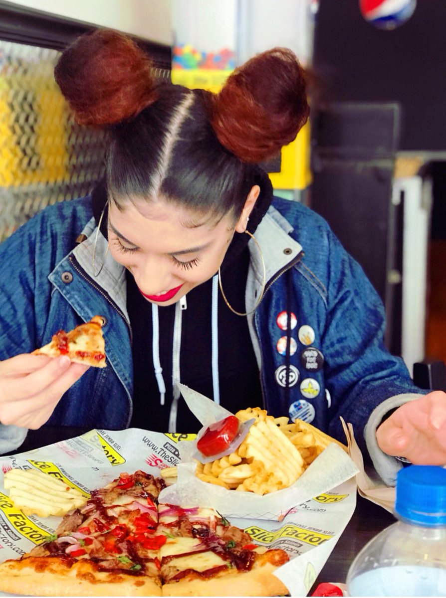 TheSliceFactory's tweet photo. Get a #FREE DRINK with your order when you post a Jumbo Selfie (a selfie with your Jumbo Slice)! Be sure to use the hashtags #JumboSelfie and #SliceFactory and make sure your account is public so we can see your photo.
๐ท: @brianabrixx https://t.co/BFyxCW2lZY