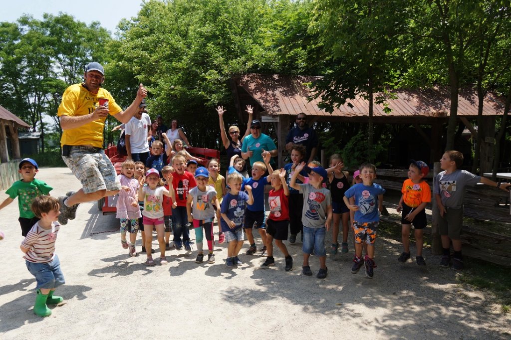 Sprucedale Public School has made Farmer Keiths day! They gave him a coffee - it must be made with jumping beans!! <a href="/SprucedalePS/">Sprucedale PS</a> 
clovermead.com