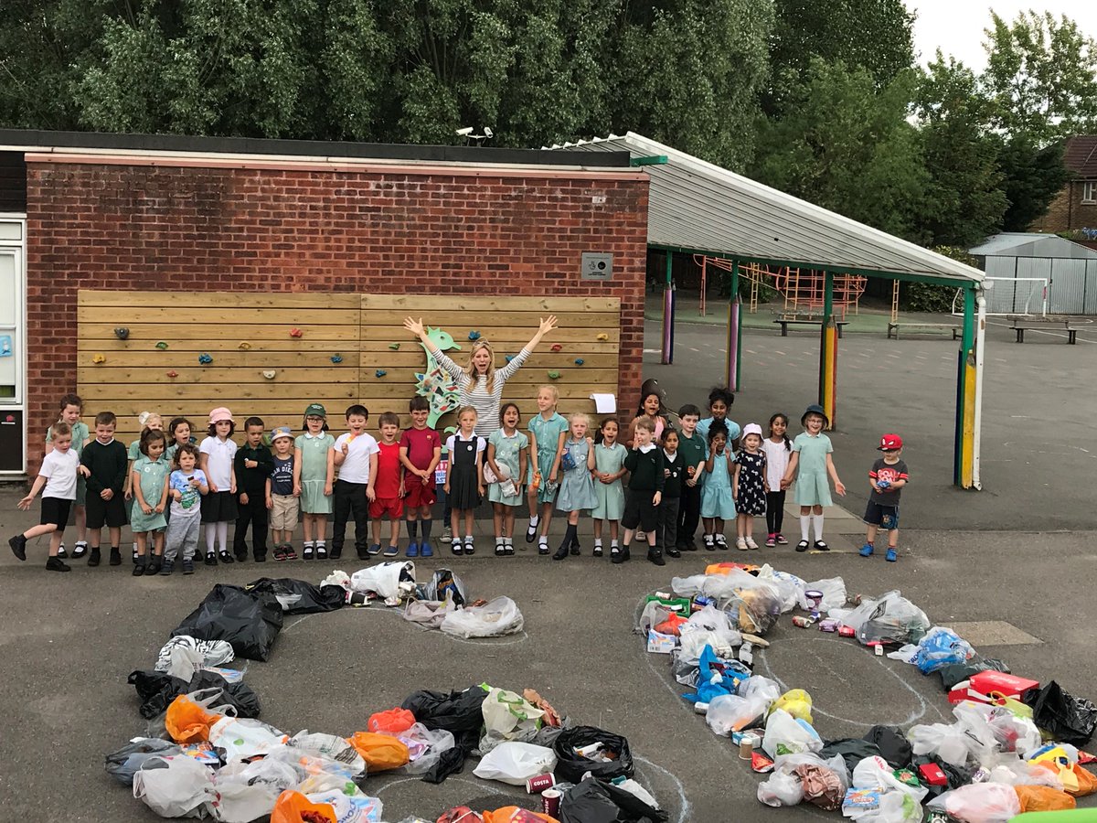 Wow! Another assembly from yr7, this time to children at #WhiteheathInfantSchool on the dangers of #singleuseplastic. We were joined by the lovely <a href="/Naomi_Wilkinson/">Naomi Wilkinson</a> who took part in the #BP60 #litterpick for <a href="/cbbc/">CBBC</a> #BluePeter @BePlasticClever <a href="/KidsVplastic/">Kids Against Plastic</a> <a href="/tchblake/">Rachel Blake</a> <a href="/sascampaigns/">Surfers Against Sewage</a>