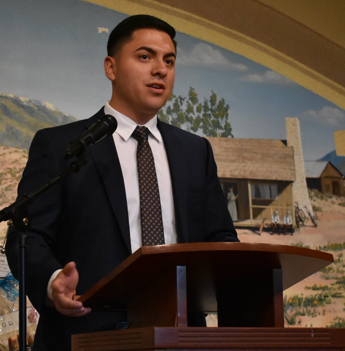 BeGreatIE's tweet photo. Thanks to @Alan_The_Dragon for speaking about the Club's impact on him & his experiences in #WashingtonDC at Be Great Awards! Alan graduates from @CSUSBNews Saturday. #BeGreatIE #BGCAlum #GreatFutures #inlandempire @HispanicCaucus @RepPeteAguilar https://t.co/bVm2CwSbra
