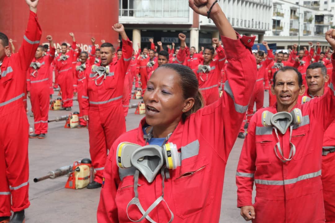 Se cuenta con un gran equipo de fumigadores, con todas las máquinas necesarias para permitir la fumigación casa a casa. El Gobierno Bolivariano estará desplegado en Distrito Capital y Miranda para intensificar la protección <a href="/NicolasMaduro/">Nicolás Maduro</a> #PazParaAvanzar <a href="/LuisLopezPSUV/">Luis López</a>