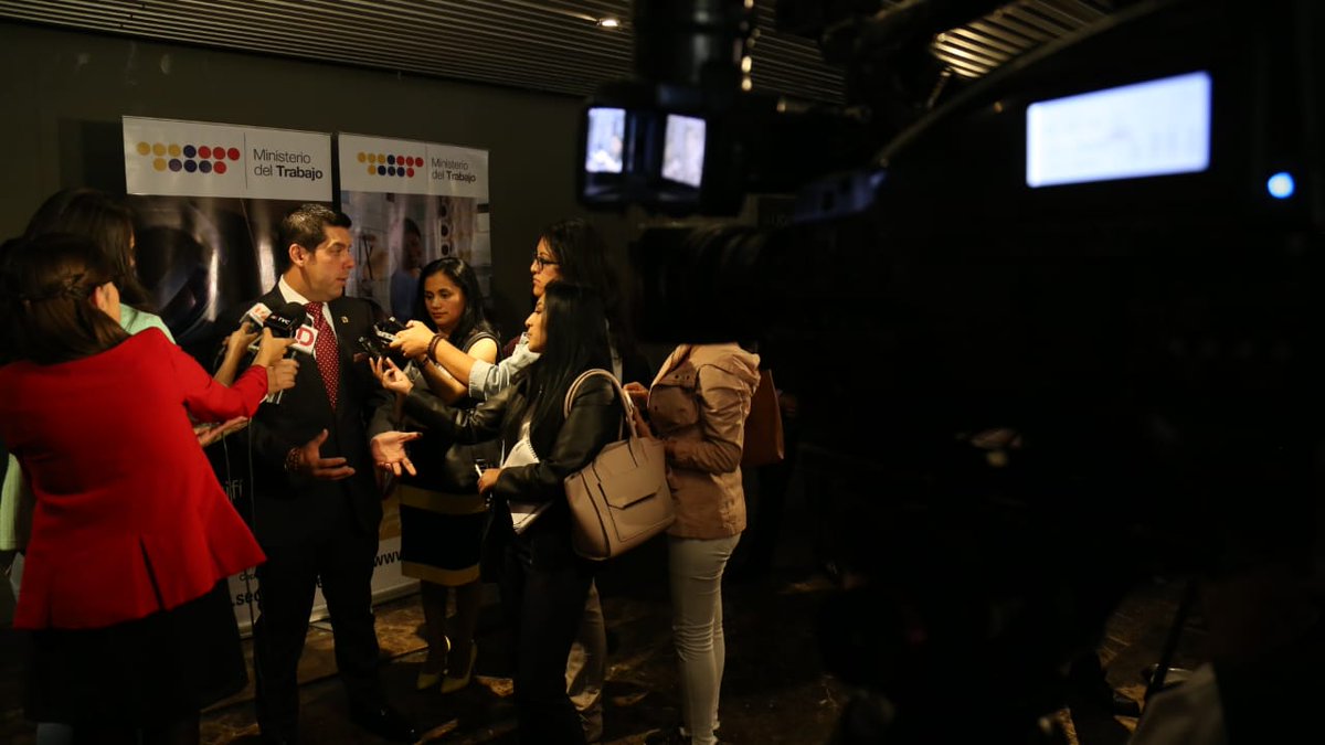 Ministerio del Trabajo Ecuador 🇪🇨 (@mintrabajoec) on Twitter photo #CapacitaciónMDT | "El Gobierno del Presidente <a href="/Lenin/">Lenín Moreno</a> Moreno promueve la cultura de excelencia en el sector público, a través de la formación y capacitación continua de los funcionarios en igualdad de oportunidades." @raulclementelh <a href="/aecidecuador/">AECID en Ecuador</a> #CapacitaciónMDT | "El Gobierno del Presidente <a href="/Lenin/">Lenín Moreno</a> Moreno promueve la cultura de excelencia en el sector público, a través de la formación y capacitación continua de los funcionarios en igualdad de oportunidades." @raulclementelh <a href="/aecidecuador/">AECID en Ecuador</a>