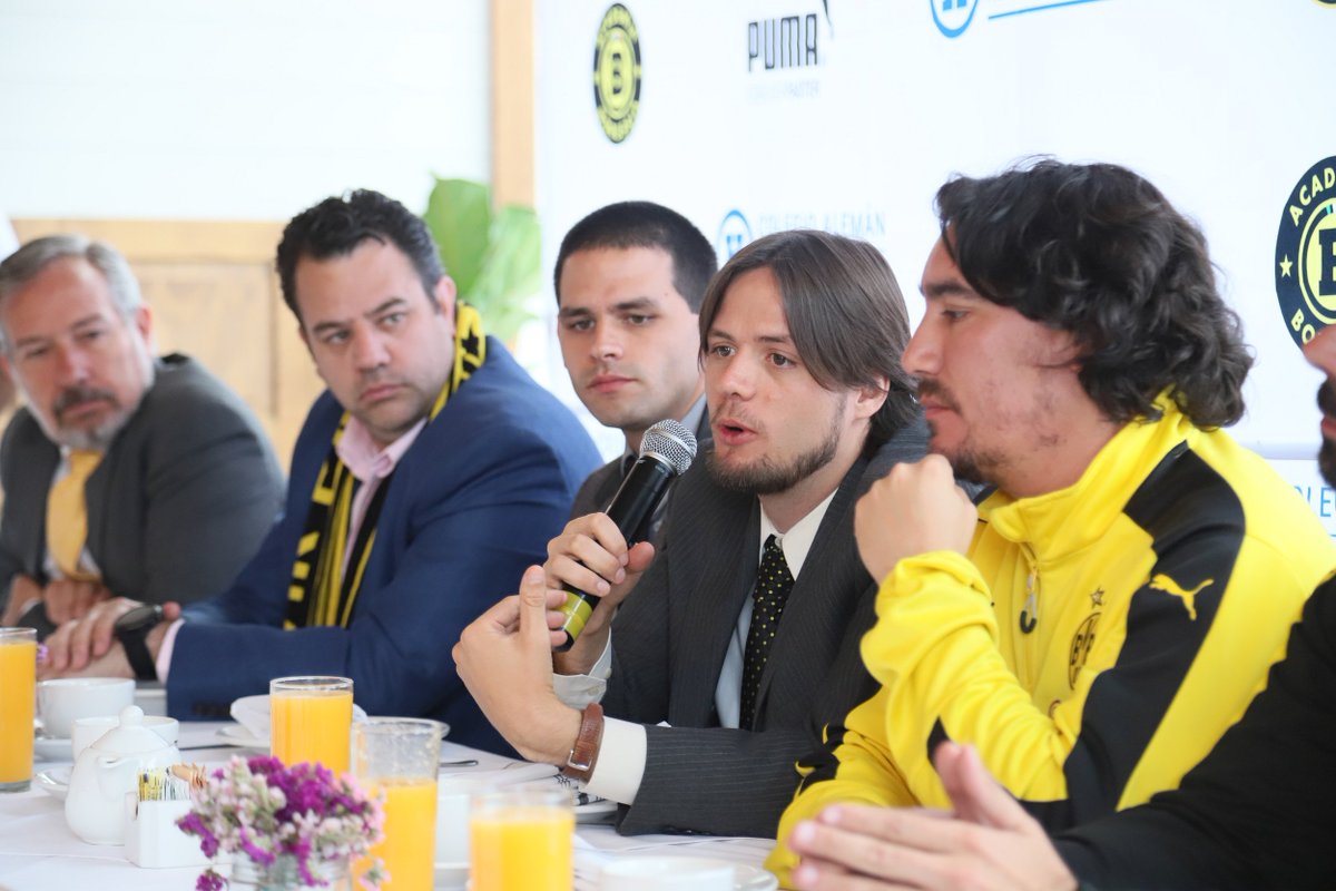 colegio_aleman's tweet photo. Heute informierten wir in einer Pressekonferenz über alle Detaills zu unserer Allianz mit der Academia Borussia. An den Fuβball-AGs werden Schüler vom Kindergarten bis zur Preparatoria aller drei Campus teilnehmen. #mexale #mexger @acadeborussia https://t.co/kT9bDwilRD https://t.co/vp625f6cJi