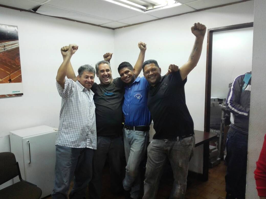 JacquelinePSUV's tweet photo. Hoy #13Jun inició censo de transportistas de Ccs. @AlcaldiadeCcs censa para tomar el control de insumos y repuestos q se requieren y así recuperar el parque automotor averiado. Seamos creativos, no podrán contra la patria de Bolívar #IMTRA @ErikaPSUV https://t.co/W8Gin38moS