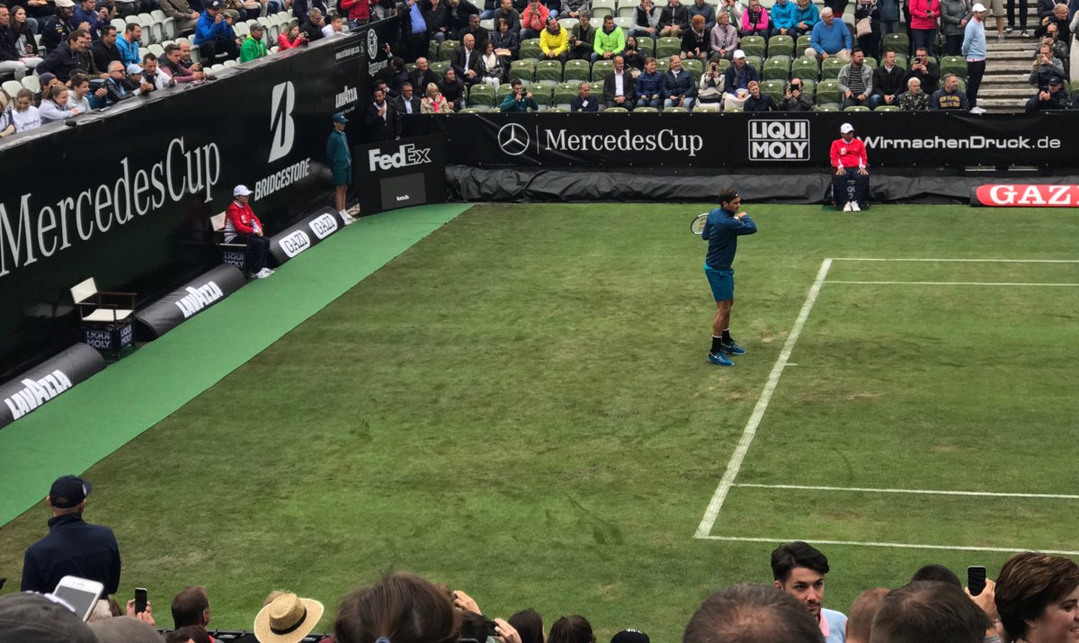 sandor4711's tweet photo. Federer warming up today in Stuttgart before beating Mischa Zverev 2-1 to move to the next round of the Mercedes Cup ATP 250 tournament https://t.co/SIA6OhNupq
