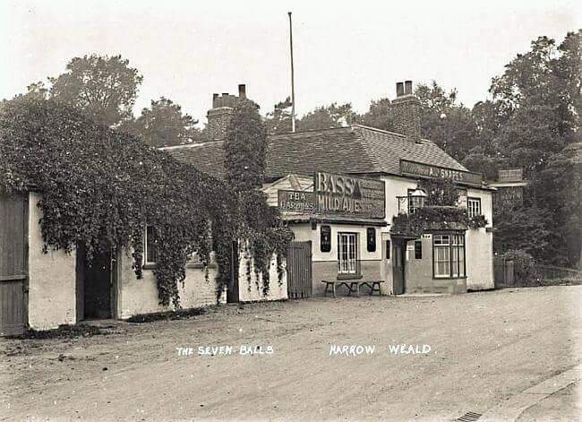 HarrowOldViews's tweet photo. The Seven Balls in Harrow Weald (which closed on 11/6/2018) - Circa 1927

Posted by J Folwell https://t.co/qULuDMVmhT