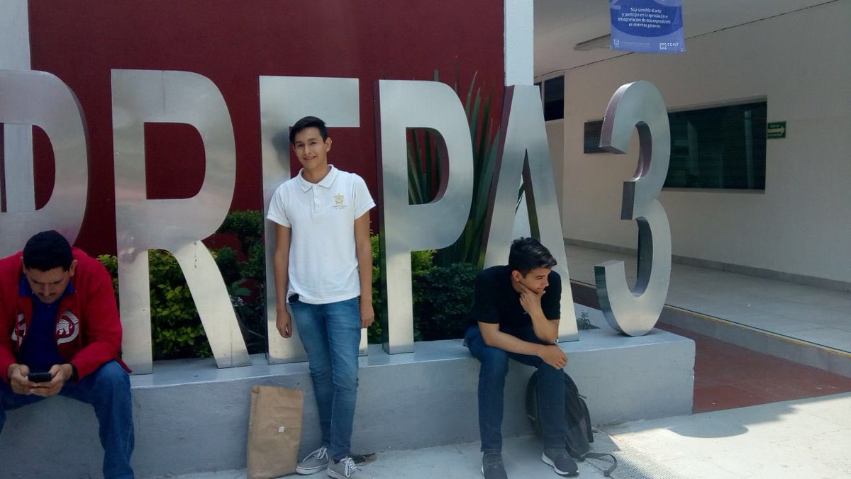 PrepaToluquilla's tweet photo. #OrgulloToluquilla
#OrgulloUdeG
#OrgulloSEMS
Felicitamos a nuestro alumno Victor David Ramirez Martínez, por obtener el segundo lugar 🥈 en la Olimpiada Mexicana de Matemáticas. Victor, destacó entre los mejores 137 puntajes más altos de la Olimpiada.
#SomosPrepaToluquilla https://t.co/Tc2S0WV1GT