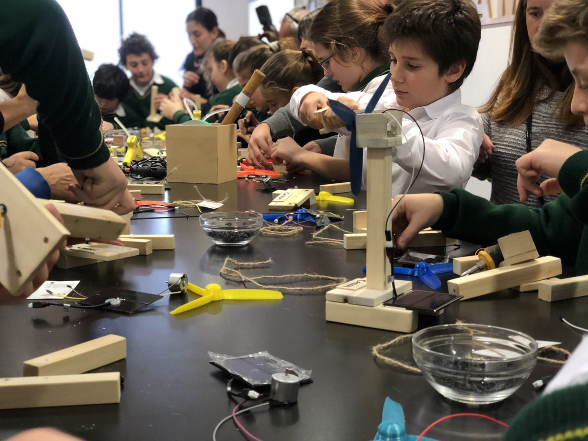 Talleres de arte y tecnologías en #cetol #EnergiasRenovables #electronica #robotica #diseño