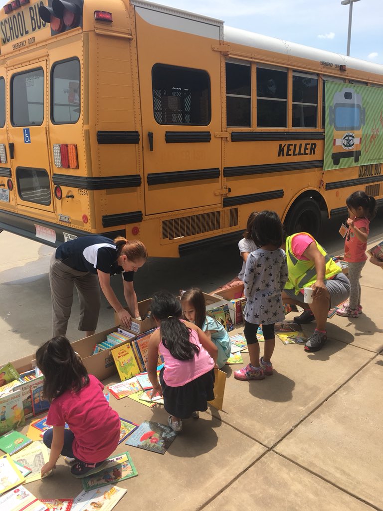 CG_Reads's tweet photo. Thatβs a wrap for the book bus for today!! Such fun and I even had one of our Maverick families come by! #feedyourjoy #IESAPD https://t.co/IdP00qPPQd