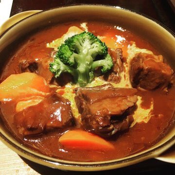 今夜はビーフシチュー😌

今日の投資の利益はトータルで60万円でした！

いっとき150万円まで伸びたけど
少し焦ってしまって溶かしてしまった

もっとメンタル面強化しないとな😭