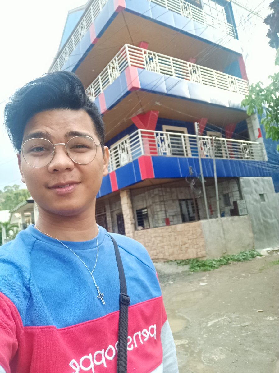 JaypeeN23's tweet image. Pasensya na po ka kulay ng damit ko ung haws na pinuntahan namin haha nahiya tuloy ako pumasok..
#awkward  #samecolor