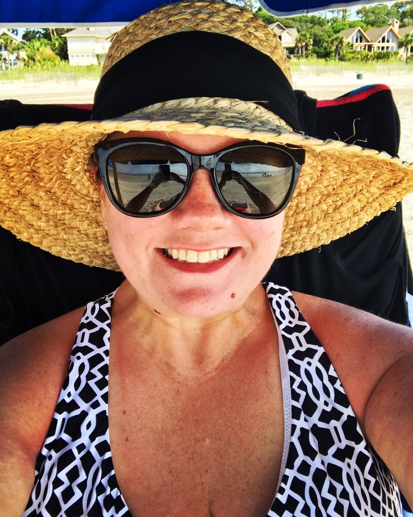clbunch77's tweet photo. #notcominghome #HHISC 🌴🌙☀️🌊 https://t.co/HNgMckNJKp