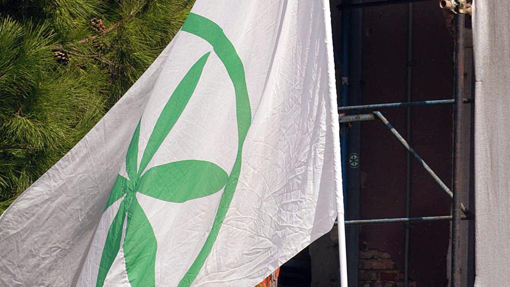 LaStampa's tweet photo. Giornalista La Stampa trattenuto in caserma a Bolzano per inchiesta su flussi della Lega https://t.co/9Xf8TLCXoX https://t.co/sMV73jzJhp