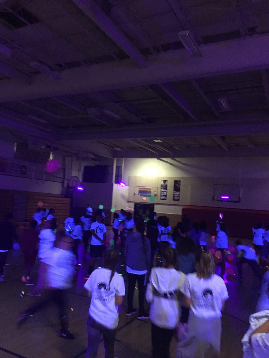 DrSilipigni's tweet photo. 8th Grade Celebration! @InnovateSTEM @DrTammyHanna @DrCPendergraft @DMSRAMS #IfYouOnlyKnewDrew #DMSRams https://t.co/qmEmHnX8eN