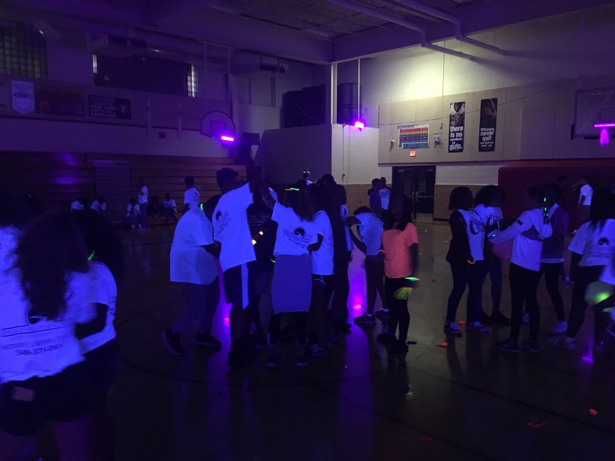 DrSilipigni's tweet photo. 8th Grade Celebration! @InnovateSTEM @DrTammyHanna @DrCPendergraft @DMSRAMS #IfYouOnlyKnewDrew #DMSRams https://t.co/qmEmHnX8eN