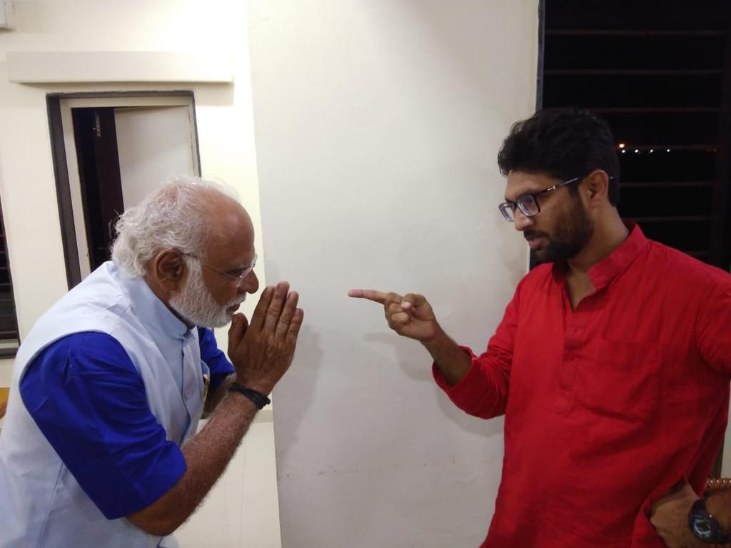 jigneshmevani80's tweet photo. माओवादी मारने का प्लाट बना रहे है यह ड्रामा बंध कर दो, नौटंकीबाज़। सीधी सीधी बात करो - क्या हुआ 2 करोड़ रोज़गार का। 
और हां, जब इस देश का युवा रोज़गार की बात करें, बीच में गाय का गोबर मत डालना। समजे क्या ? https://t.co/q8hY0kC6rp