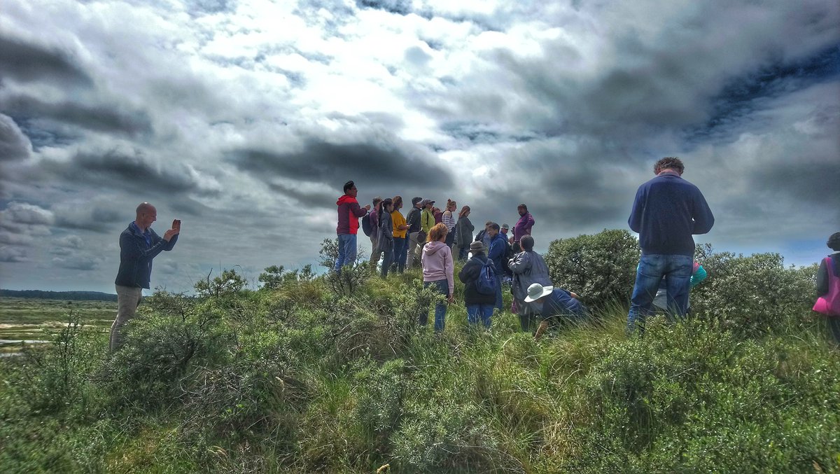 Vandaag een excursie gegeven samen met @Silly_Sil93 en Arjan aan diverse wereldse eilanders! #Terschelling #ISISA2018 <a href="/IntSISA/">ISISA</a>