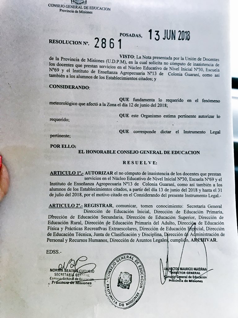 mariluleverberg's tweet photo. Ante presentación del Sindicato @udpm_misiones se determinó Resolución 2861/18 que otorga cobertura a docentes cuyas escuelas fueron afectadas x el siniestro natural en Picada Yapeyú #IEA13 #Esc69 y nivel inicial (Neni2030) #Solidaridad https://t.co/k37VxauWVl