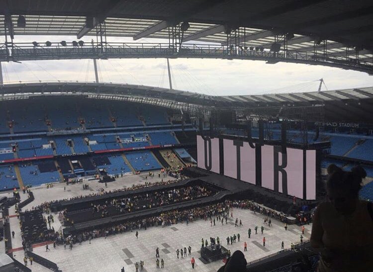beyceased's tweet photo. bey has arrived in Manchester for the 3rd show of #OTRII 🐝 https://t.co/PPn9XgIOgq