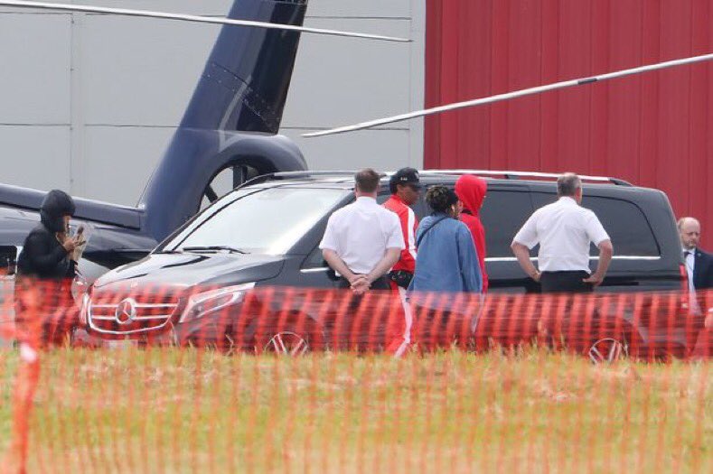 beyceased's tweet photo. Beyoncé arriving earlier today in Manchester, ready for the concert tonight! #OTRII https://t.co/dQ1ofhcJOZ