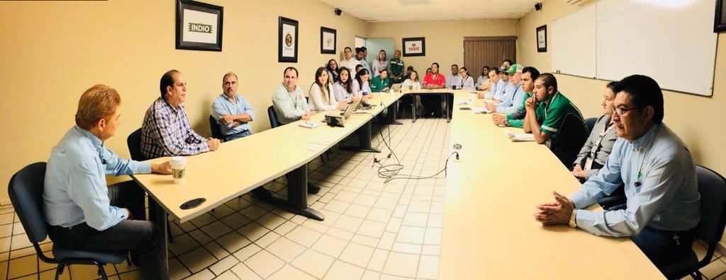 claudiobresofic's tweet photo. Tuve el honor de visitar la Cervecera Cuauhtémoc Moctezuma y platicar de temas importantes como, seguridad y orden. #MeConocesBien #YoConBres #JuntosHaremosHistoria https://t.co/uNFW4oghTg