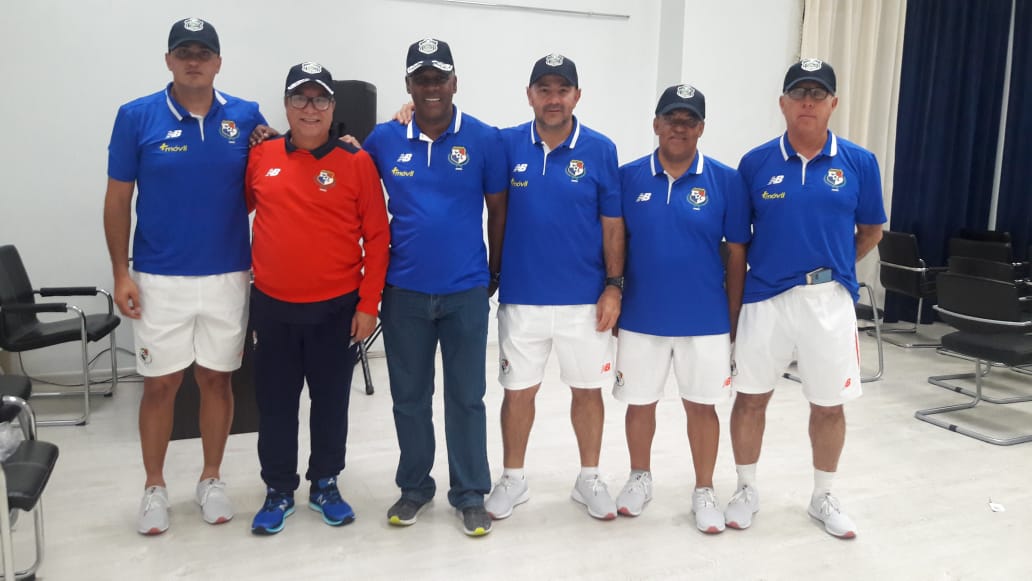 policiadepanama's tweet photo. Apoyo total a nuestra sele. A unas horas para que se dé el pitazo inicial al primer juego del Mundial de Fútbol #Rusia2018 el Comisionado y Jefe de la Seguridad de la Selección, Irving Sánchez, comparte con los héroes de todo un país. #VamosPanamá https://t.co/bY3VlHkVl2