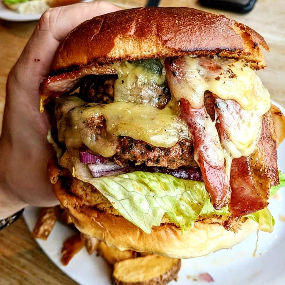 *COMPETITION TIME* it's nearly the weekend so we're feeling generous. Follow us and retweet this tweet and on Sunday night we'll choose someone to give a £20 voucher to enjoy at any of our Restaurants. GO GO GO!! 🍔😍