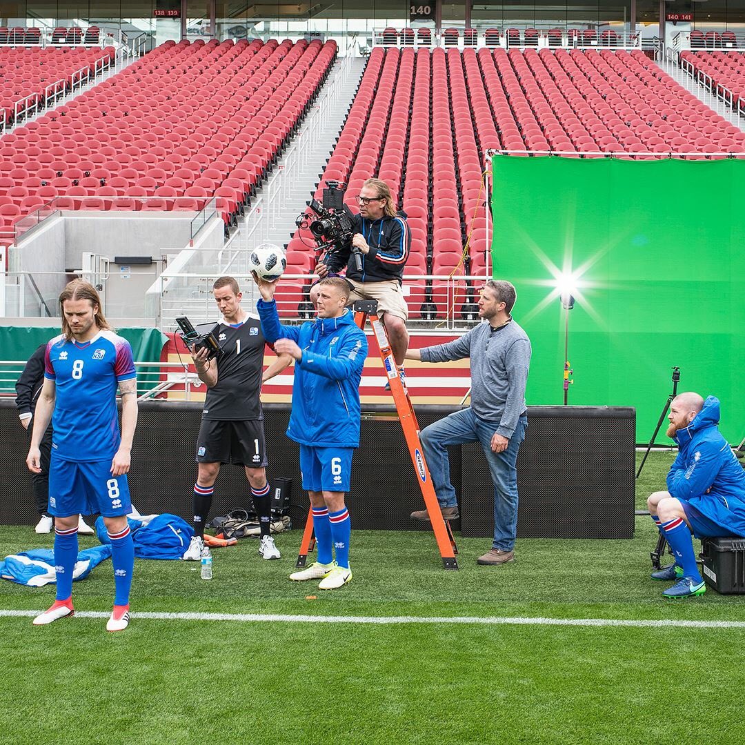 hanneshalldors's tweet photo. Here is a behind-the-scenes video from the @CocaCola production 🎥

 https://t.co/tiluvagpyl https://t.co/4fy53OnNhB