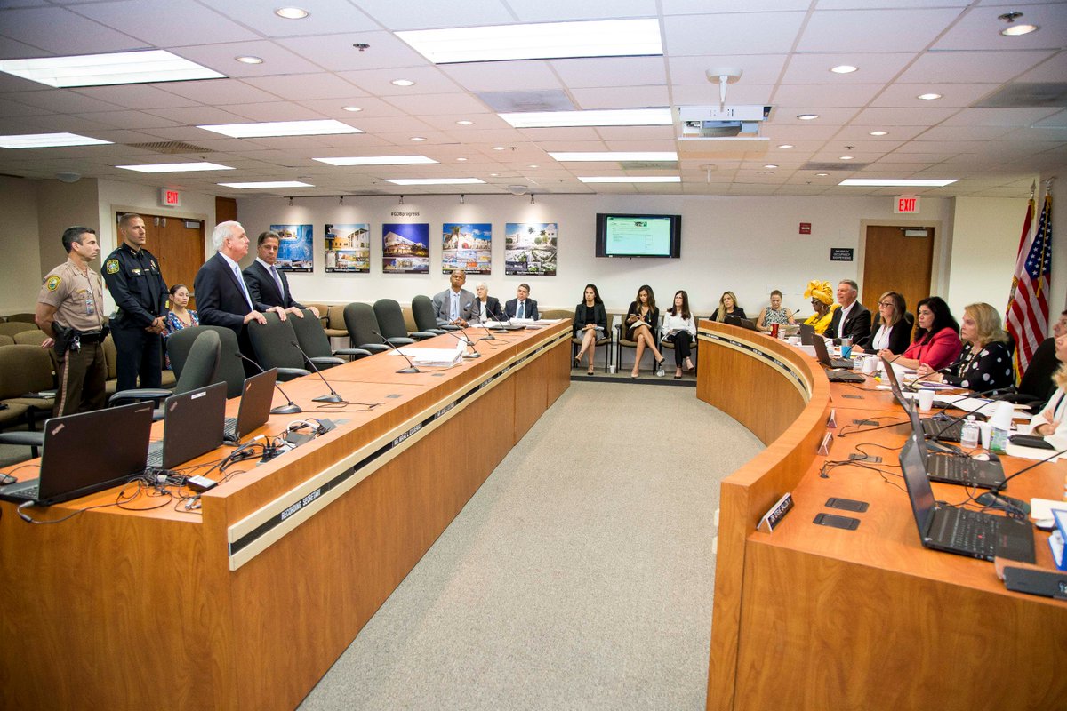 LAUSDSup's tweet photo. Strengthening our partnership with @MiamiDadeCounty and @MiamiDadePD to ensure the safety and security of all children @MDCPS. #SafetyFirstMDCPS @MDSPD https://t.co/KvmXLLIL6a