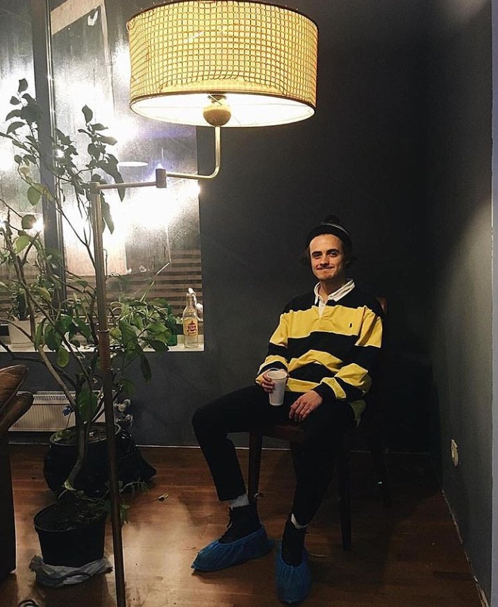 booops_ok's tweet photo. вот кто должен рекламировать билайн, а не ваши эти звиздульки - писульки https://t.co/6MW0HKqZh8