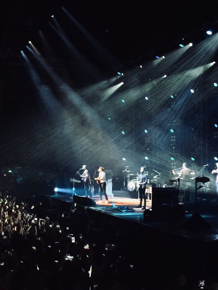 planetalmond's tweet photo. HIGHLIGHT OF MY 2018 ✨🌈💛 THANK YOU SO MUCH FOR EVERYTHING 💛 #HarryStylesLiveOnTourManila #HarryStylesMNL #FlickerWorldTourManila #FlickerTourMNL #NOCHILLPHILIPPINES https://t.co/HD64kQUR1F