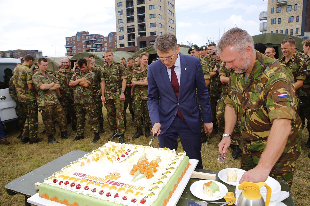 Bakkerij Harrie-Jan Loeffen is al jarenlang sponsor van VierdaagseFeestCuijk. Ook zorgt hij ieder jaar weer voor een prachtige taart voor de militairen! #vierdaagse #vierdaagsefeestcuijk #feesten #cuijk #vierdaagsefeesten