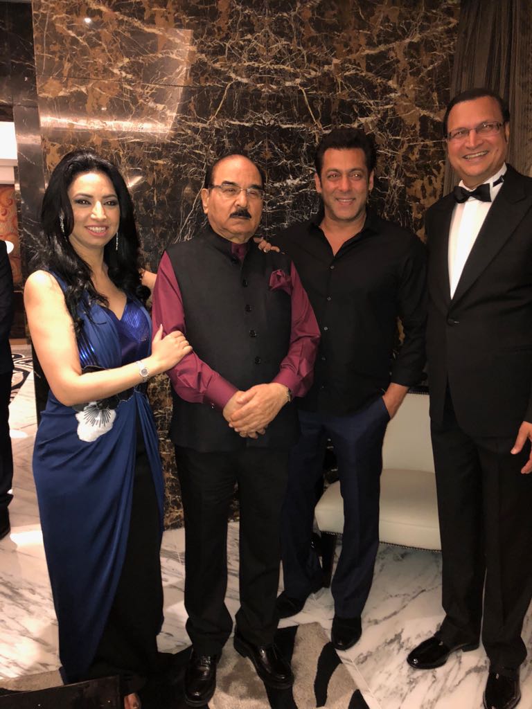 RajatSharmaLive's tweet photo. Spent some good time with Salman &amp; Race3 team while in Abu Dhabi..music &amp; rushes of the film looked great. #Race3ThisEid is surely a treat for @BeingSalmanKhan fans. Good luck to #Race3 team for a great opening..@thedeol @Asli_Jacqueline https://t.co/m1W7Xc1dKn