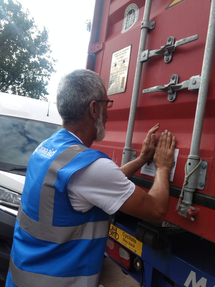 AnayaAid's tweet photo. Anaya Aid Ramadan Container Update 

Alhamdulilah we have sent container 141 from our East London warehouse 

We thank everybody for all their donations &amp; volunteering efforts. Amongst the donations were some amazing sweet boxes for the children of Syria https://t.co/nGhvLTJjsI
