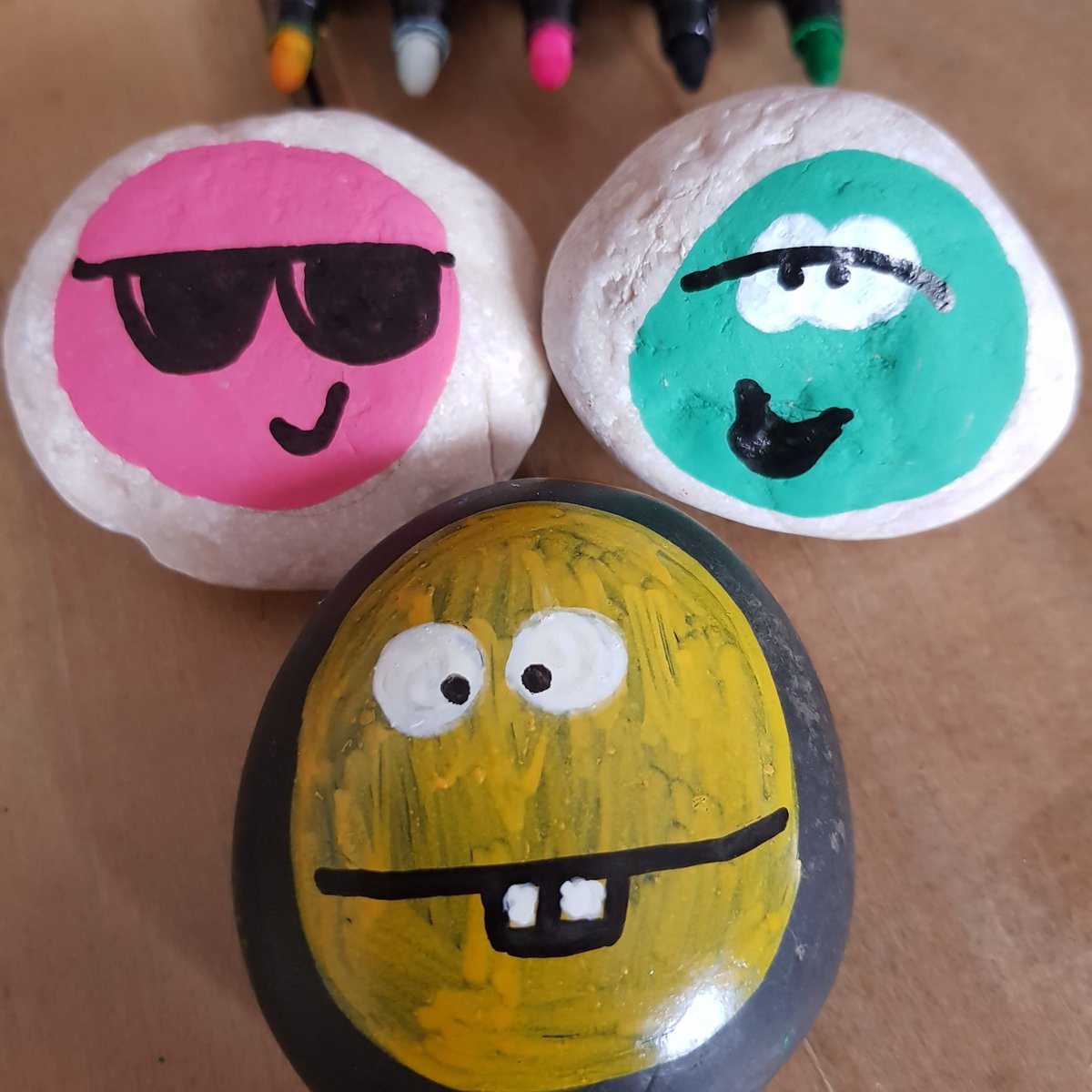 SelectBeto's tweet photo. Happy &amp; funny rocks 
#rocksforryan #acrylicmarker #acrylicpaint #selectbeto #rockpaintin #paintingonstones #stonepainting #stoneartwork #poscapen #poscamarkers #pens #happystones #funnystone #paintingonrocks https://t.co/kNZK6Hetb1