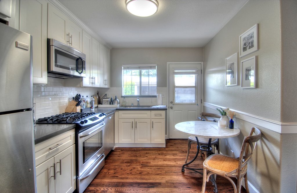 2BLiving1's tweet photo. This #PaloAlto beauty is now available! https://t.co/o6Itwds2JO https://t.co/BxmUEQ8Odu