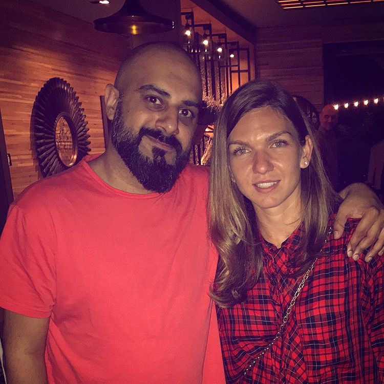 travel__Sports's tweet photo. #WednesdayParty
🎂🎉 "Casual dinner" w/ 🏆🎾 @Simona_Halep 🇷🇴 and many, many friends!
👀 🎾💫 Horia #Tecau & Florin #Segarceanu & Cosmin Hodor https://t.co/OBBWRKdCvy